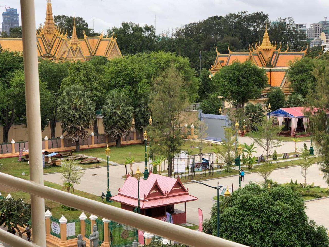 เดอะ ไบรท์ โลตัส เกสต์เฮาส์ พนมเปญ ภายนอก รูปภาพ